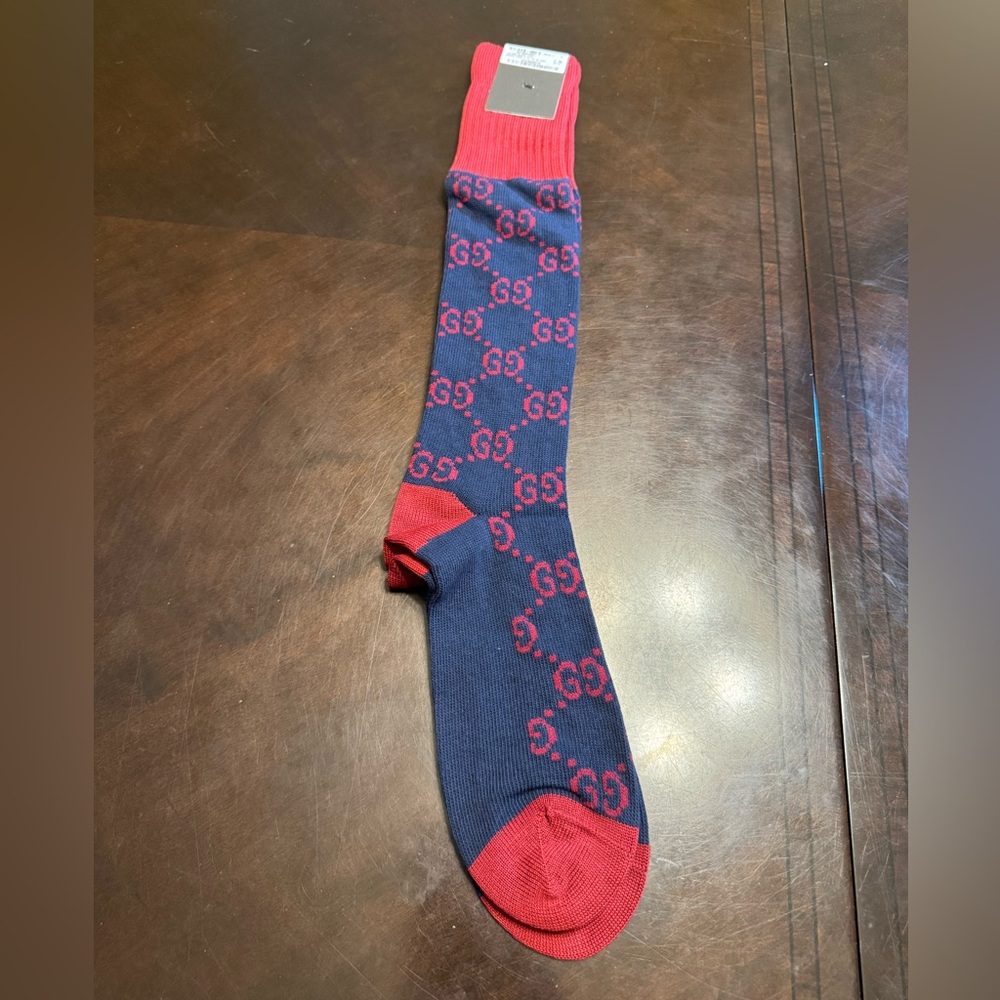 New Authentic Gucci GG Supreme Logo Navy Red Socks Size L
